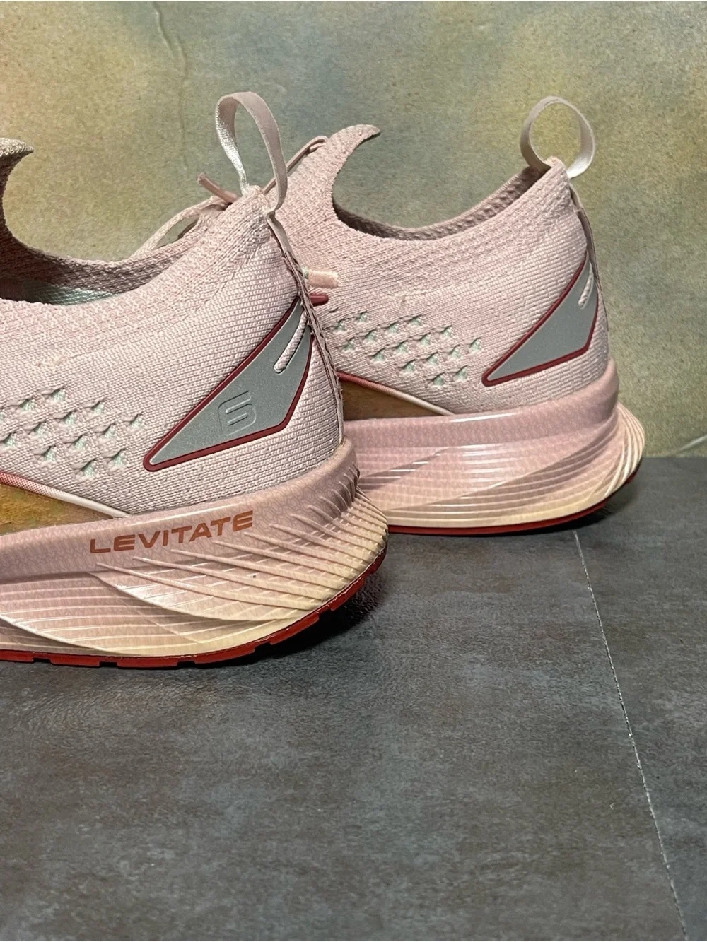 Brooks Levitate StealthFit 6 Womens Peach/Pink Running Shoes Size 8.5B